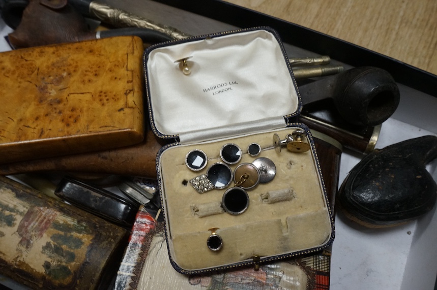 A collection of sundry items to include treen, smoking accessories etc. Condition- varies